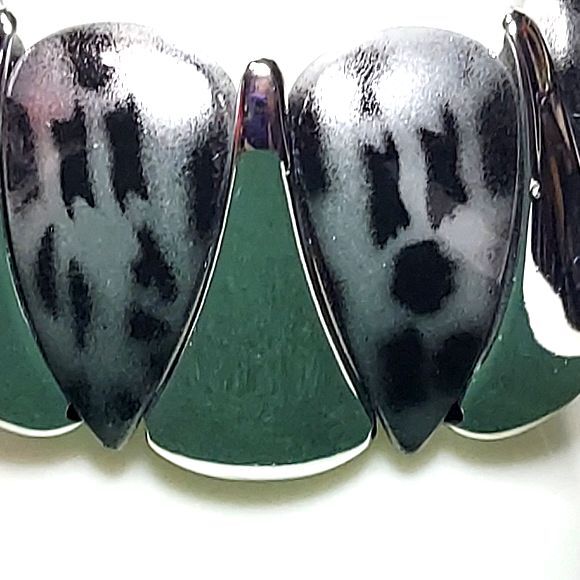 Bracelet Silvertone Black stretch Fits about 7 in wrist. - Picture 3 of 6